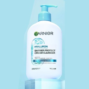 ژل شستشو کرمی آبرسان و مرطوب کننده گارنیه مدل Hyaluron حاوی هیالورونیک اسید و آلوئه ورا حجم ۲۵۰ میل