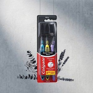 مسواک ذغالی کلگیت مدل Super Clean Black با برس متوسط بسته اقتصادی تعداد ۳ عددی