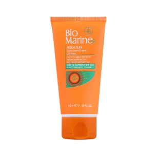 کرم ضد آفتاب فاقد چربی بی رنگ بایومارین مدل AQUA SUN با SPF50 مناسب پوست های چرب و جوش دار حجم ۵۰ میل