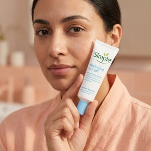 ژل دور چشم آبرسان سیمپل مدل Hydrating مناسب پوست‌های خشک، حساس و خسته حجم ۲۵ میل