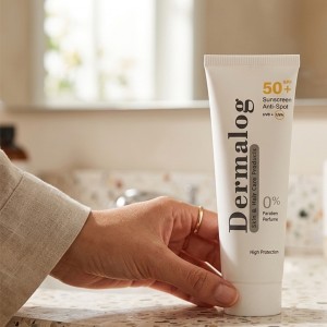 کرم ضد آفتاب و ضد لک بی رنگ درمالوگ مدل Anti-Spot SPF50 روشن کننده و محافظ پوست حجم ۵۰ میل