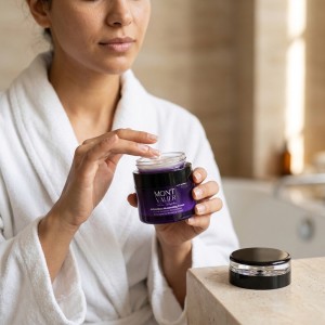 کرم مرطوب کننده و آنتی اکسیدان مونت ولیر مدل Antioxidant Moisturizing Cream آرامش بخش و ترمیم کننده حجم ۵۰ میل