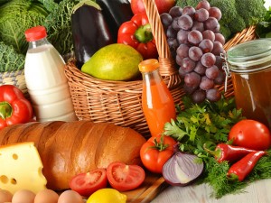 مصرف غذاهای تقویت کننده سیستم ایمنی یک عادت بسیار مفید است. اگر به دنبال کشف راه‌های تقویت سیستم ایمنی بدن کودکان و بزرگسالان هستید قدم اول سر زدن به میوه فروشی محل است.