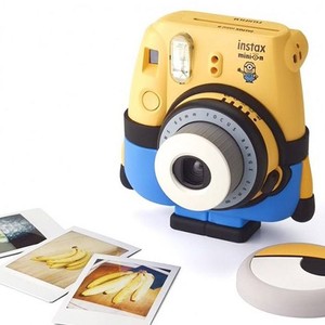 دوربین عکاسی چاپ سریع فوجی فیلم مدل Instax Minion