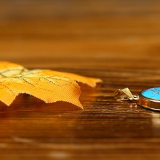 آویز گردنبند طلا 18 عیار مرجان طرح وان یکاد مدل 0802