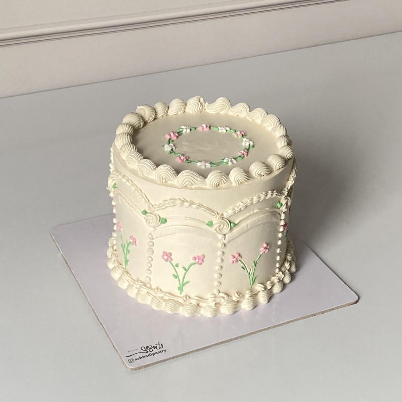 کیک کلاسیک گل دار