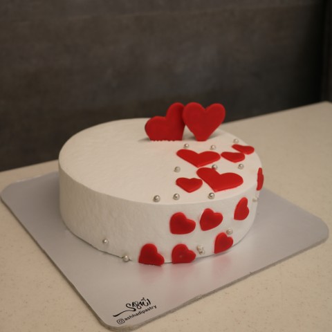 کیک قلبی قرمز