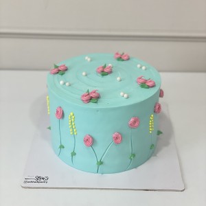 کیک خامه گل دار