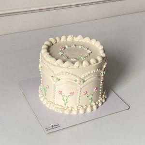 کیک کلاسیک گل دار