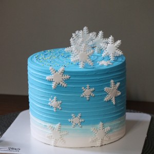 کیک ارتفاع دار برفی