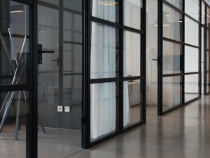 8 عنصر کلیدی در طراحی فضای اداری و انواع چیدمان