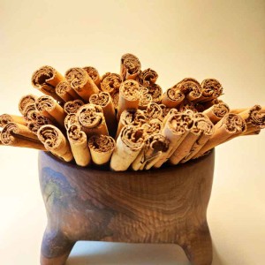 چوب دارچین سیلان اصل سریلانکا تیارمزه