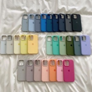 کاور مدل سیلیکونی ( داخل مخمل ) مناسب برای گوشی موبایل اپل Iphone 13