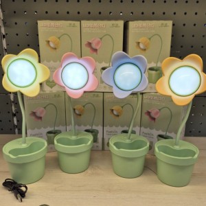 چراغ رومیزی جامدادی دار طرح گل