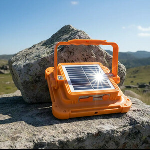 چراغ کمپینگ مدل پنل خورشیدی