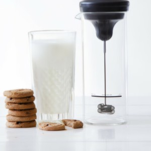 همزن شیر و قهوه شارژی با پارچ پیرکس مدل xy.251