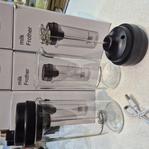 همزن شیر و قهوه شارژی با پارچ پیرکس مدل xy.251