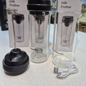 همزن شیر و قهوه شارژی با پارچ پیرکس مدل xy.251