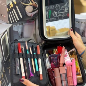 کیف لوازم آرایش آینه دار با LED مدل cosmetic