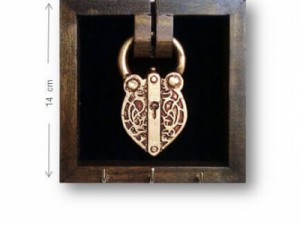 جاکلیدی دیواری طرح قفل لوزی رنگ نقره ای