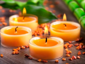 رازهای موجود در شمع رنگ نارنجی