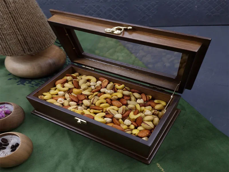 چگونه با پک هدیه شب یلدا، برند خود را در ذهن مشتری ماندگار کنیم؟