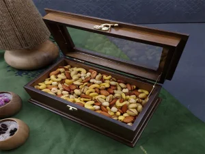 چگونه با پک هدیه شب یلدا، برند خود را در ذهن مشتری ماندگار کنیم؟