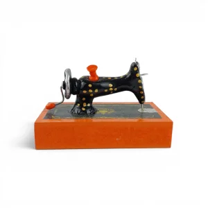 ماکت چرخ خیاطی قدیمی دکوری کد WD6933