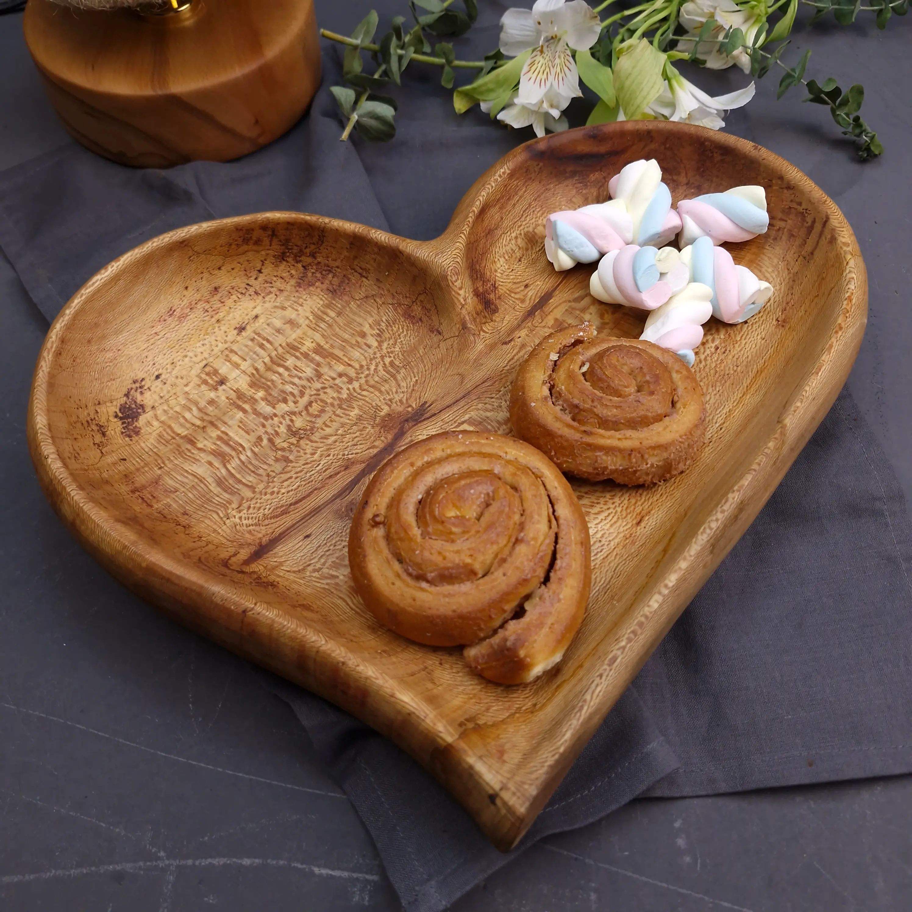 شیرینی خوری چوبی 