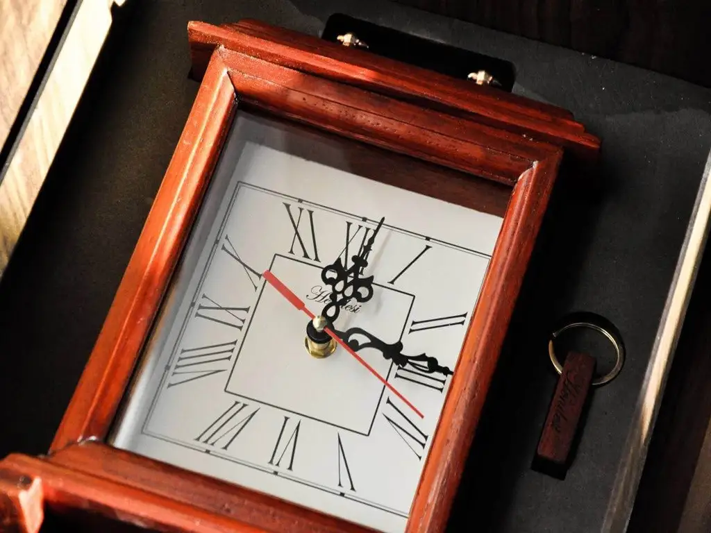 ساعت رومیزی چوبی