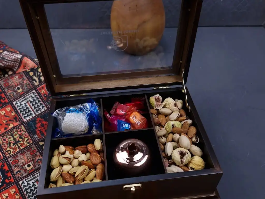 جعبه پذیرایی چوبی