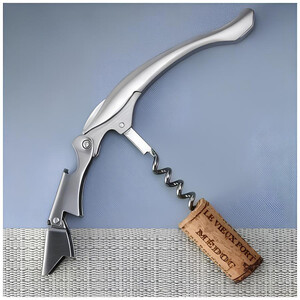 چوب پنبه کش در بطری شراب