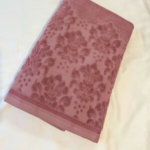 حوله حمامی ابریشم فاضل مدل گلریز سایز 100x160 سانتی متر