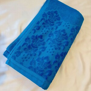حوله حمامی ابریشم فاضل مدل گلریز سایز 100x160 سانتی متر