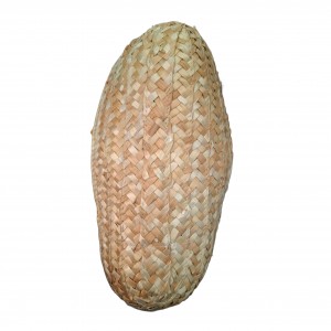 عروسک پستونک دار در سبد