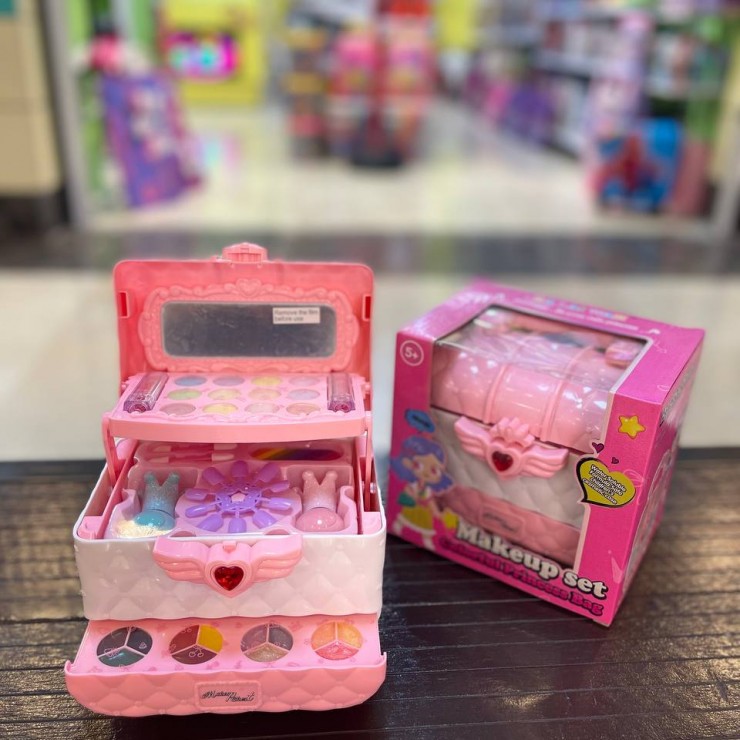 ست ارایشی و ناخن