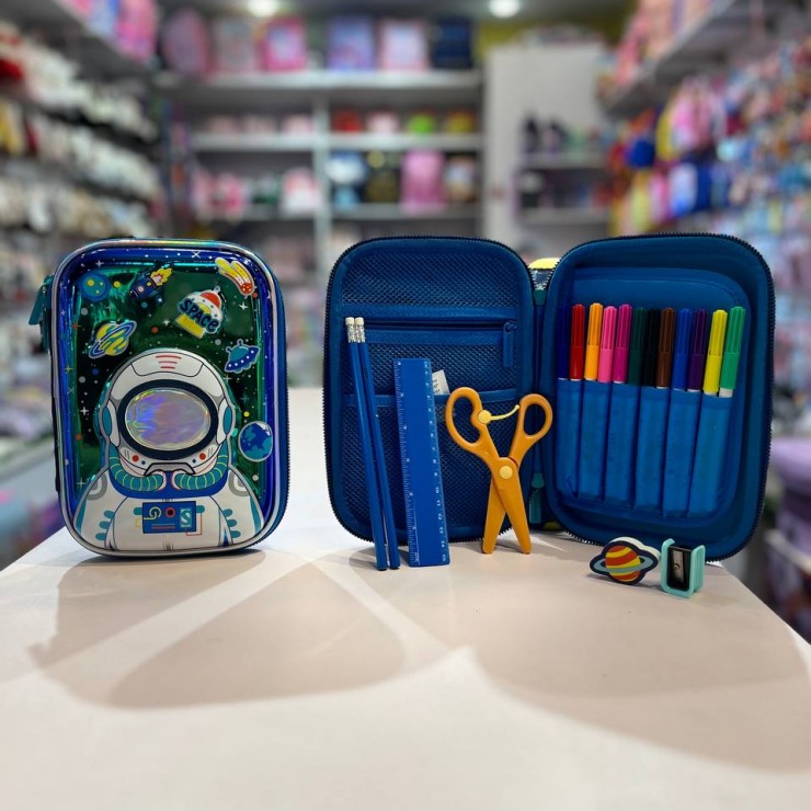 جامدادی به همراه وسایل طرح فضانورد وست