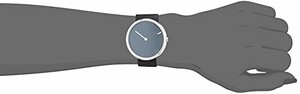 ساعت مچی عقربه ای جیکوب جنسن Curve 251 بر روی دست