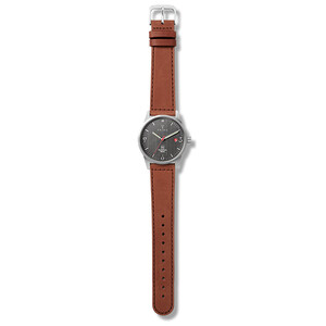 ساعت مچی عقربه ای HU39D-Brown classic از نمای قفل
