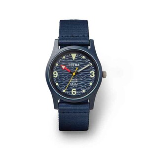 ساعت مچی عقربه ای تریوا  Ocean Plastic Deep Blue از نما رو به رو