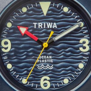 ساعت مچی عقربه ای تریوا  Ocean Plastic Deep Blue با جزئیات