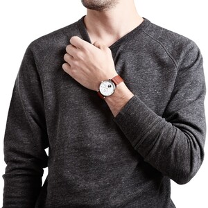 ساعت مچی عقربه ای Ivory Falken brown classic بر روی مچ دست آقا