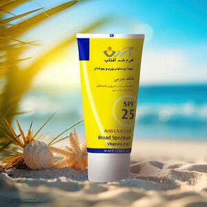 کرم ضدآفتاب بدون رنگ آردن، مدل 25 SPF، مناسب پوست چرب و جوش‌دار و حجم 50 میلی‌لیتر، محافظت کننده در برابر اشعه UVA و UVB، فاقد چربی، مقاوم در برابر آب و تعریق، با ماندگاری 2 ساعته