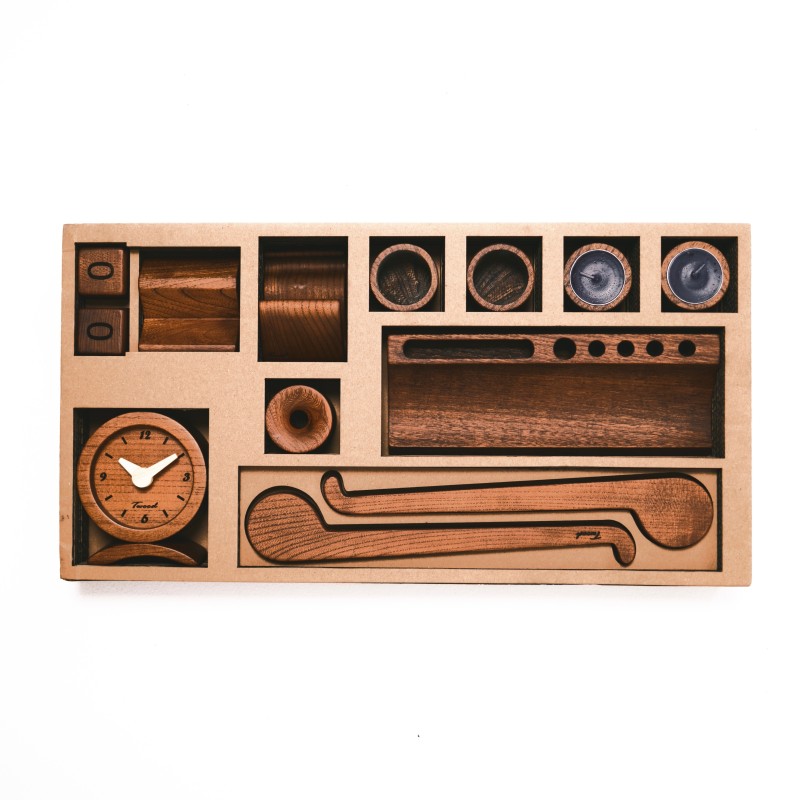 پک ست اداری چوبی- جاقلم | استند لپ تاپ | استند موبایل | روزشمار | ساعت رومیزی | گلدان | شمعدان