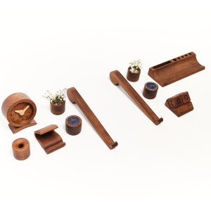 پک ست اداری چوبی- جاقلم | استند لپ تاپ | استند موبایل | روزشمار | ساعت رومیزی | گلدان | شمعدان