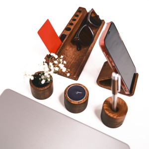 پک ست اداری چوبی- جاقلم | استند لپ تاپ | استند موبایل | روزشمار | ساعت رومیزی | گلدان | شمعدان