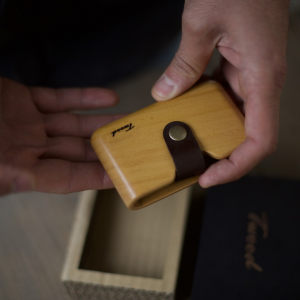 twood-wooden-wallet-holder.jpg