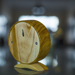twood-wooden-desk-clock-detail