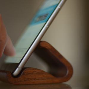 twood-phone-stand-side-view