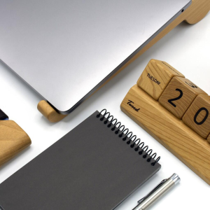 twood-modern-wooden-desk-calendar